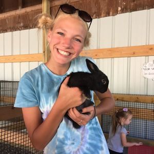 Meet your Posher, Hannah